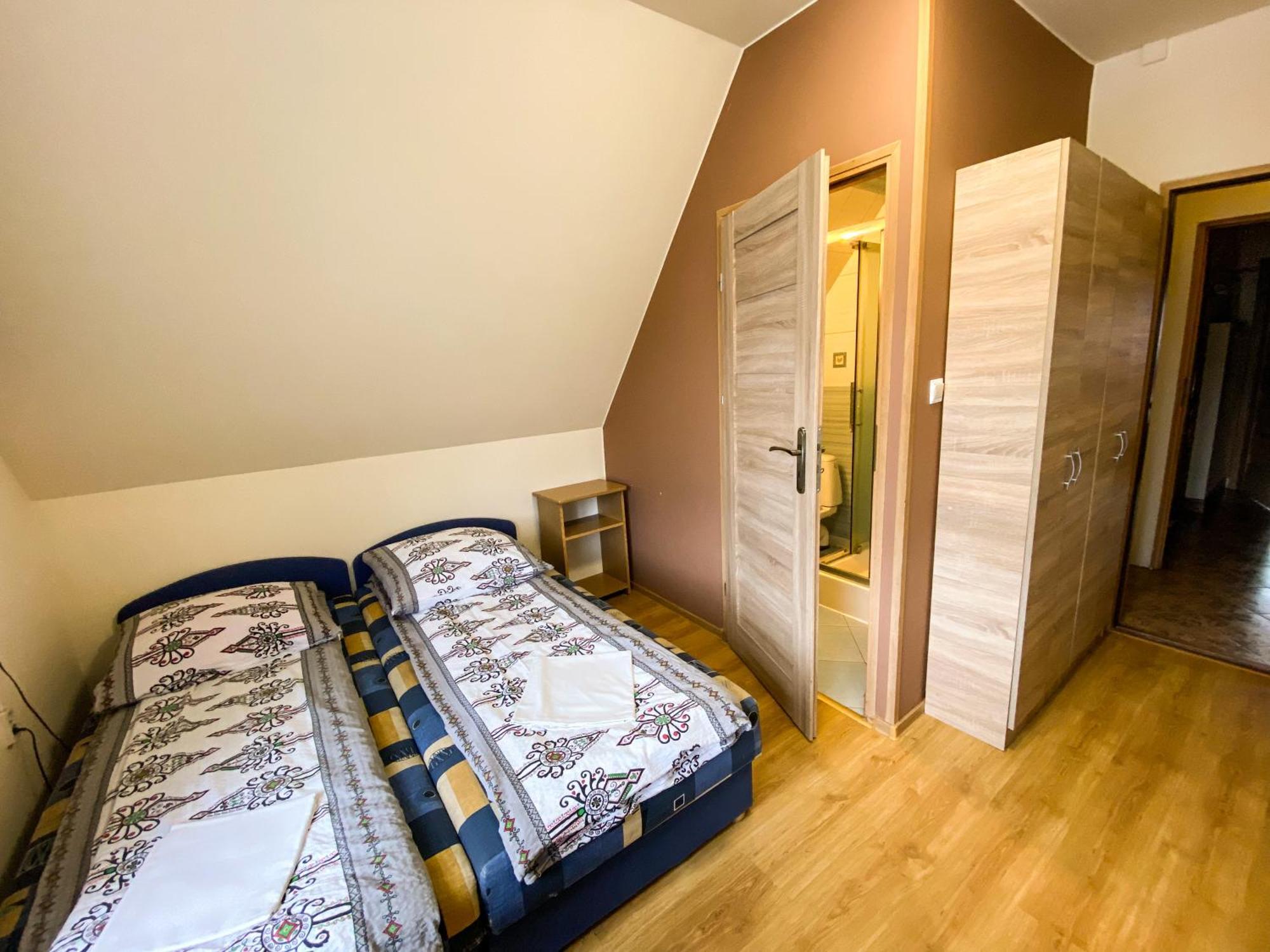 Osrodek Wczasowo-Kolonijny Gron Bed & Breakfast เบียวีดูนาเยซ ภายนอก รูปภาพ