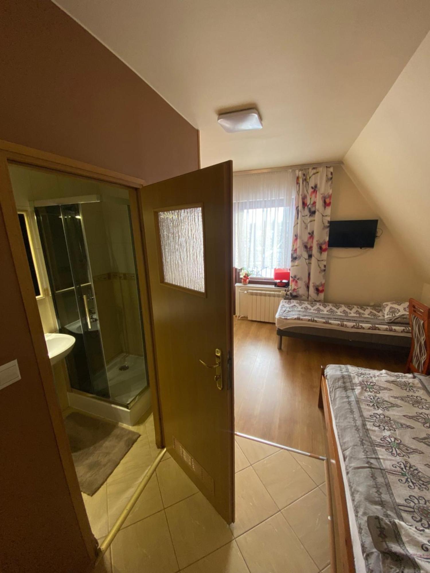 Osrodek Wczasowo-Kolonijny Gron Bed & Breakfast เบียวีดูนาเยซ ภายนอก รูปภาพ