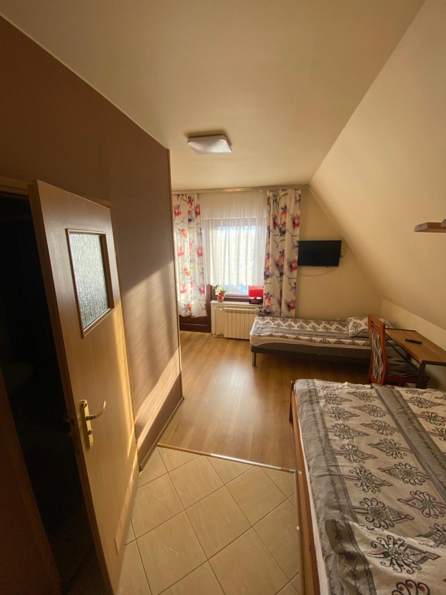 Osrodek Wczasowo-Kolonijny Gron Bed & Breakfast เบียวีดูนาเยซ ภายนอก รูปภาพ